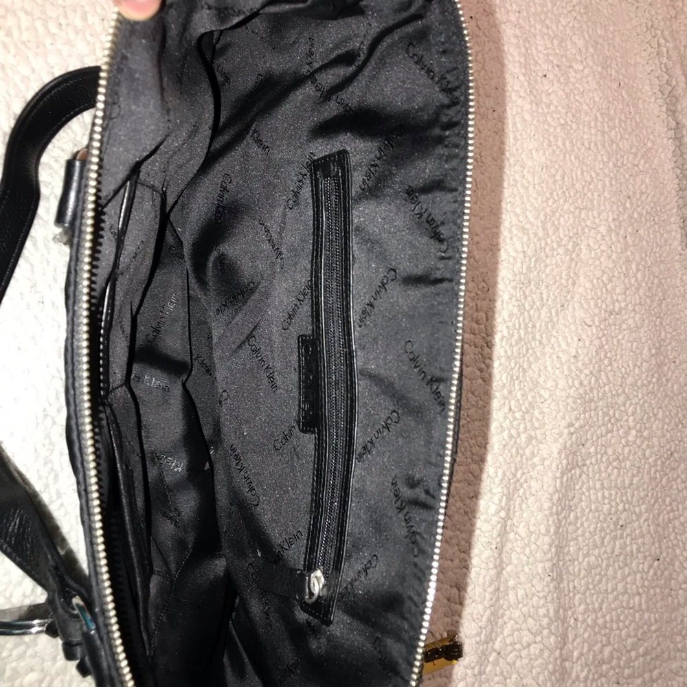Calvin Klein Purse ~ - Picture 5 of 7
